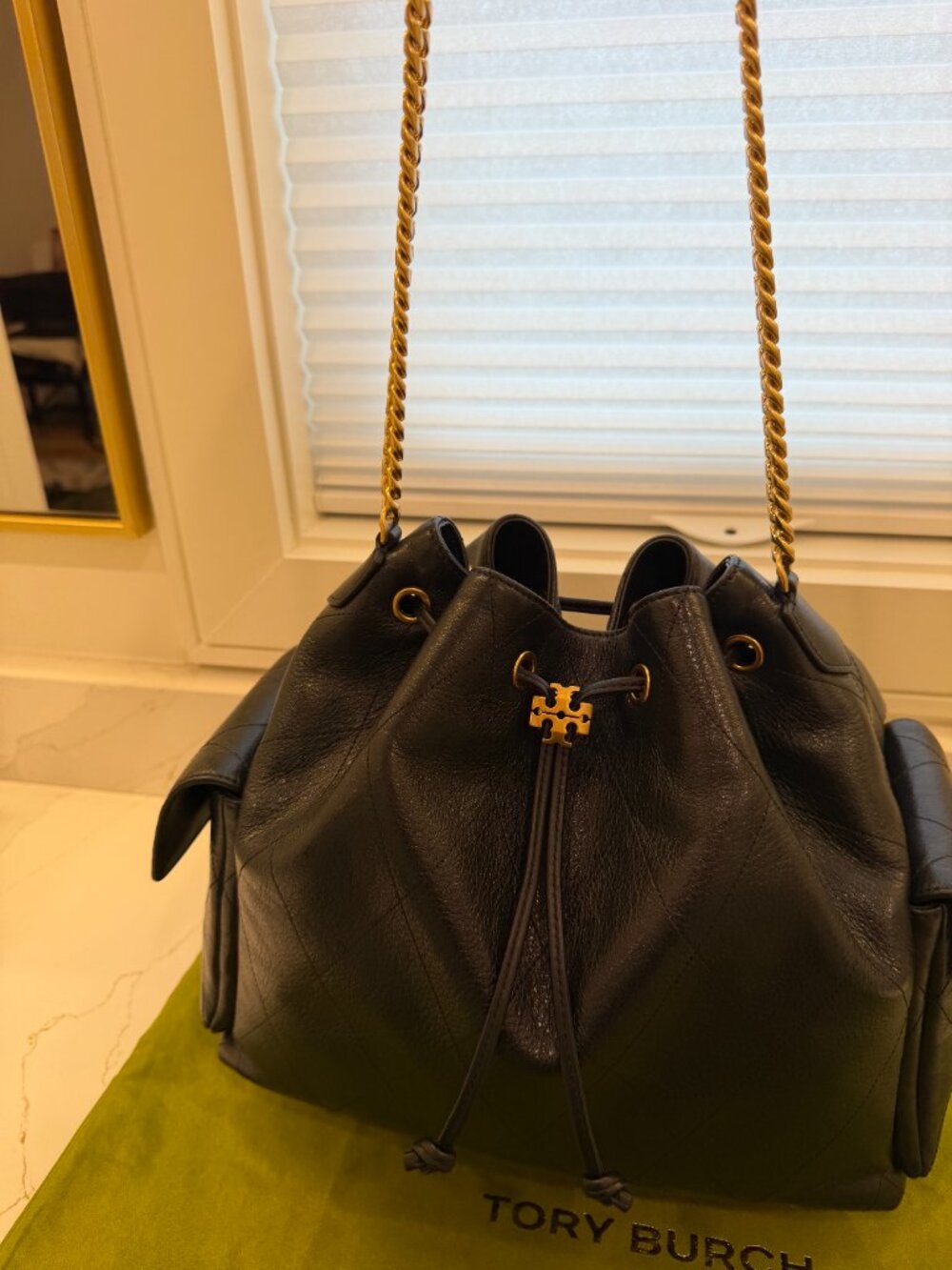 TORY BURCH LARGE CHARLIE QUILTED DRAWSTRING SHOULDER BAG, BLACK - Picture 2 of 15